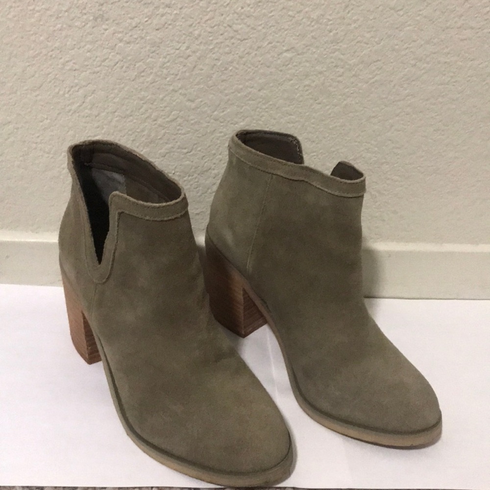 Urban outfitters suede bootie size 6